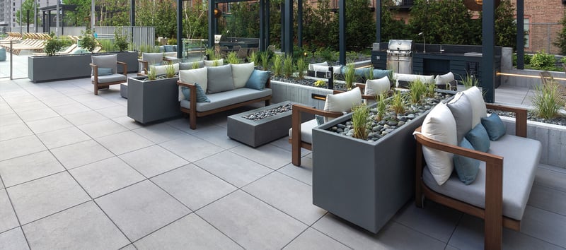 369 W Grand Roof Deck