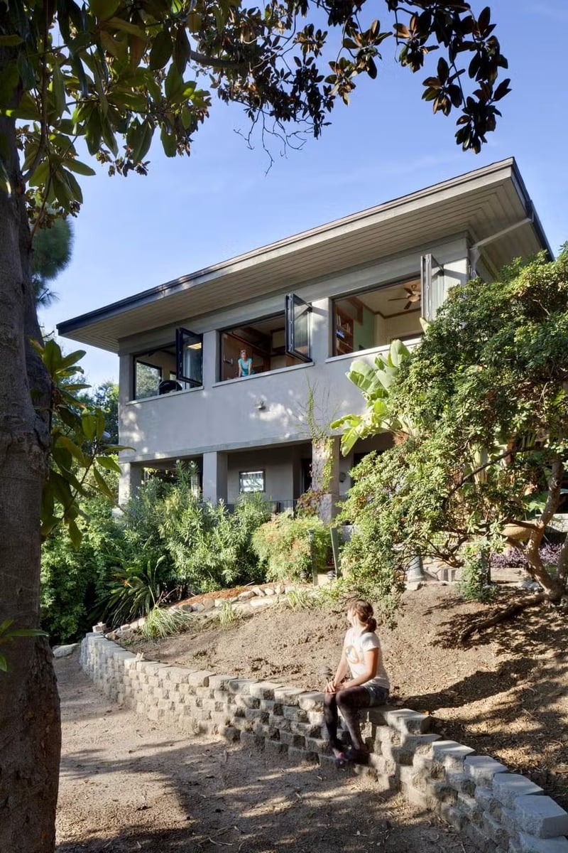 Hollywood Hills Residence preview 14