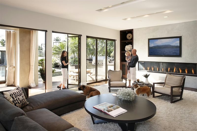Malibu Hills Residence preview 2