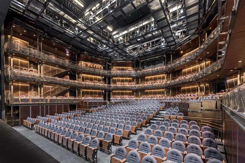 Dramatic design for Chicago theater created with Tubelite curtainwall preview 4