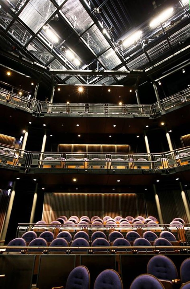 Dramatic design for Chicago theater created with Tubelite curtainwall preview 6