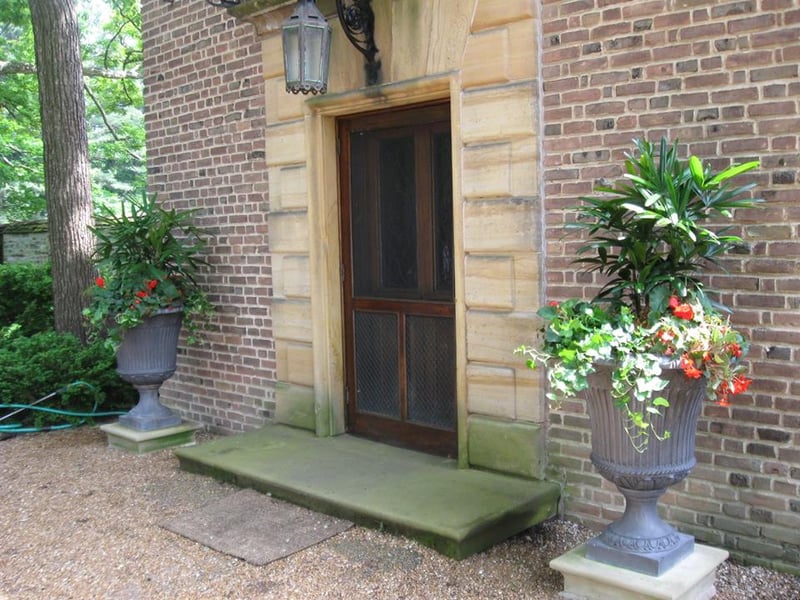 Garden Urns - A Style Guide