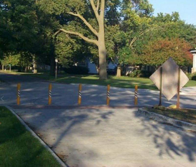 Grinnell College Streetscape Bollards preview 2