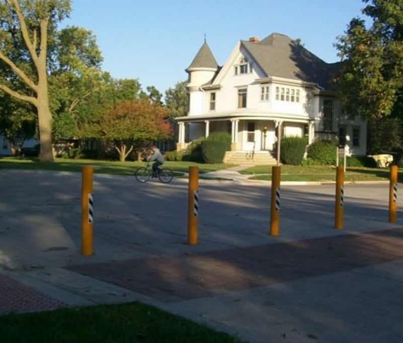 Grinnell College Streetscape Bollards preview 3