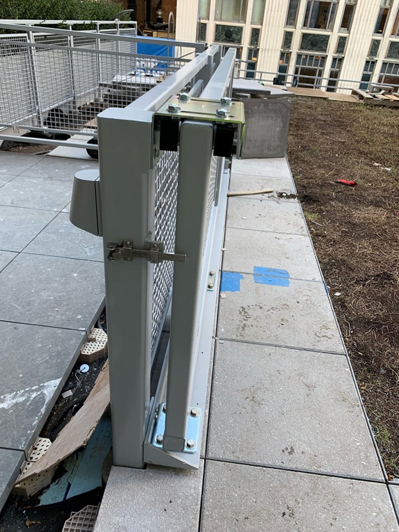 Lightweight Sliding Gate and Matching Fence in Office Courtyard preview 2