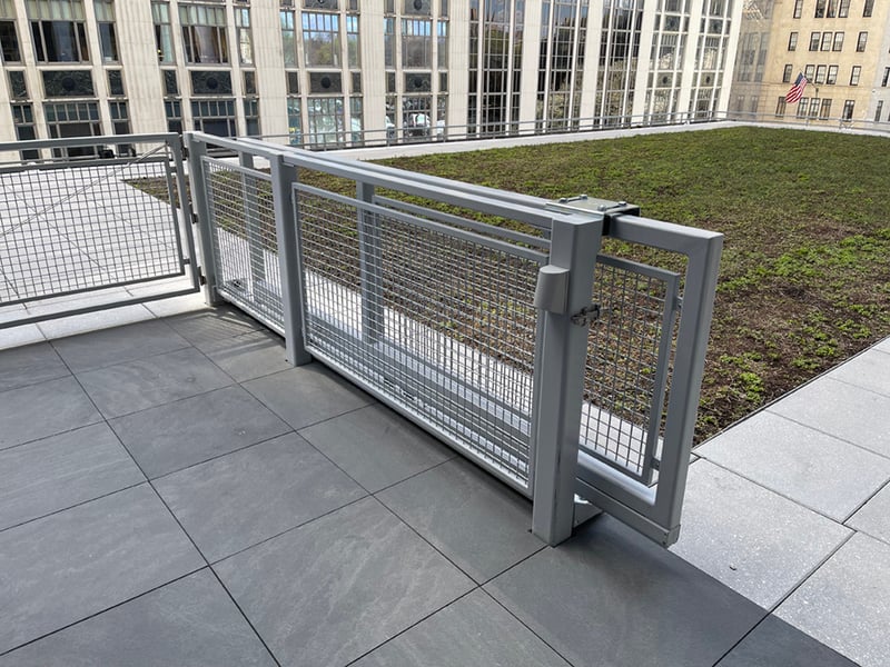 Lightweight Sliding Gate and Matching Fence in Office Courtyard preview 3