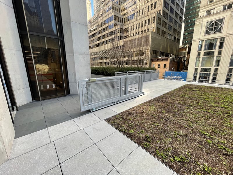 Lightweight Sliding Gate and Matching Fence in Office Courtyard preview 5
