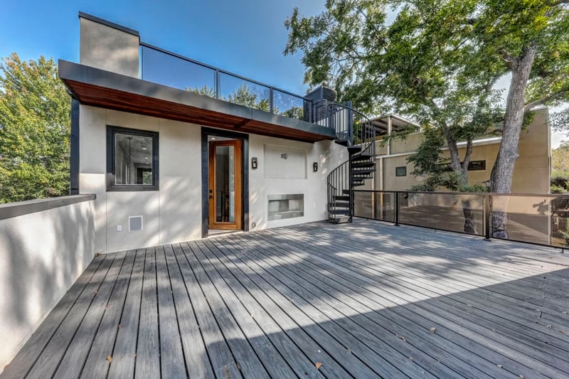 Modern Home on East Avenue NE preview 2