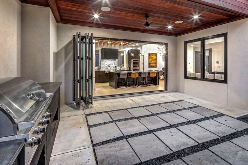 Modern Home on East Avenue NE preview 5