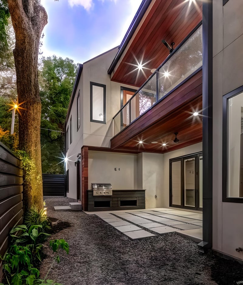 Modern Home on East Avenue NE preview 8