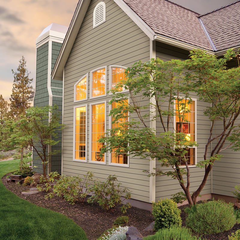 Royal® Residential D5 in Brownstone, Portsmouth™ 7” Cedar Shingles in Tree Moss, Royal® Vinyl Trim in Linen