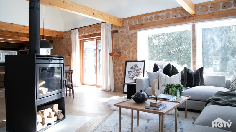 HGTV's Farmhouse Facelift preview 3