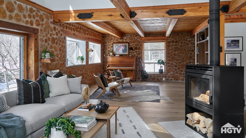 HGTV's Farmhouse Facelift preview 4