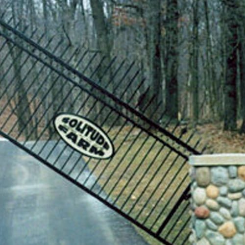 700 Saratoga Vertical Pivot Gate (VPG)