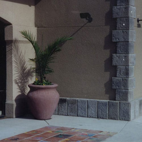 Dan / Planters & Vases