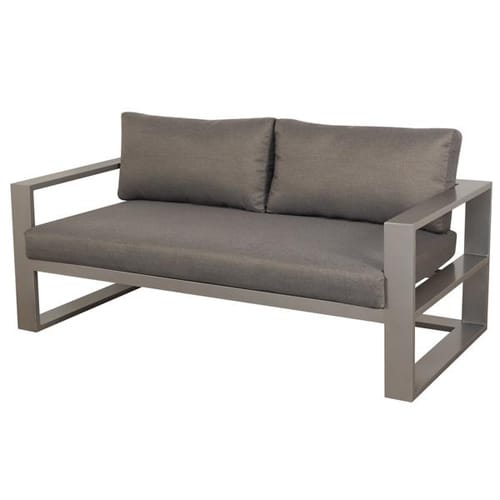 Quantam Loveseat