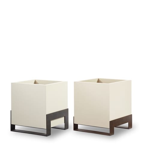 Dallé Stand Planter