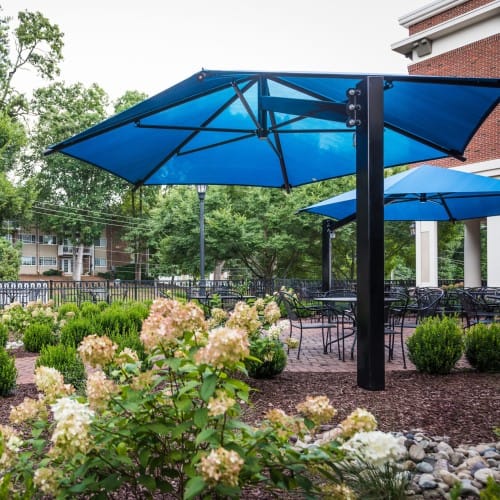 Cantilever Hexagon Umbrella preview 3