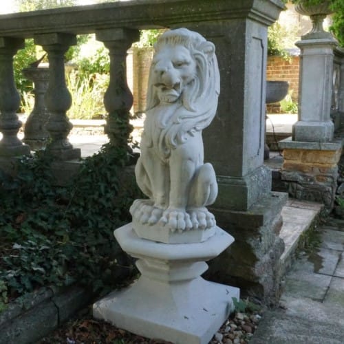 Lion Finial (E460) On Base (A370B)